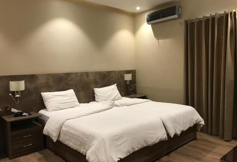 اتاق لوکس, Hamsun Shahrah E Faisal