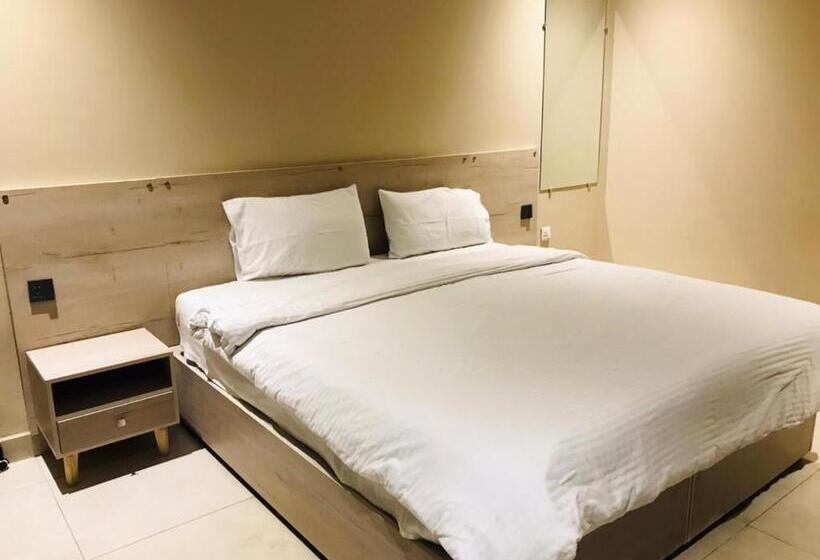 3 Bedroom Suite, Hamsun Shahrah E Faisal