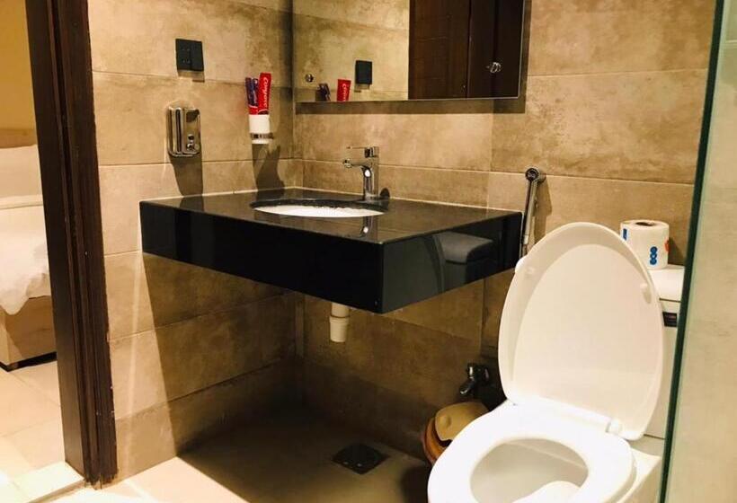 3 Bedroom Suite, Hamsun Shahrah E Faisal