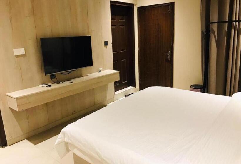 3 Bedroom Suite, Hamsun Shahrah E Faisal