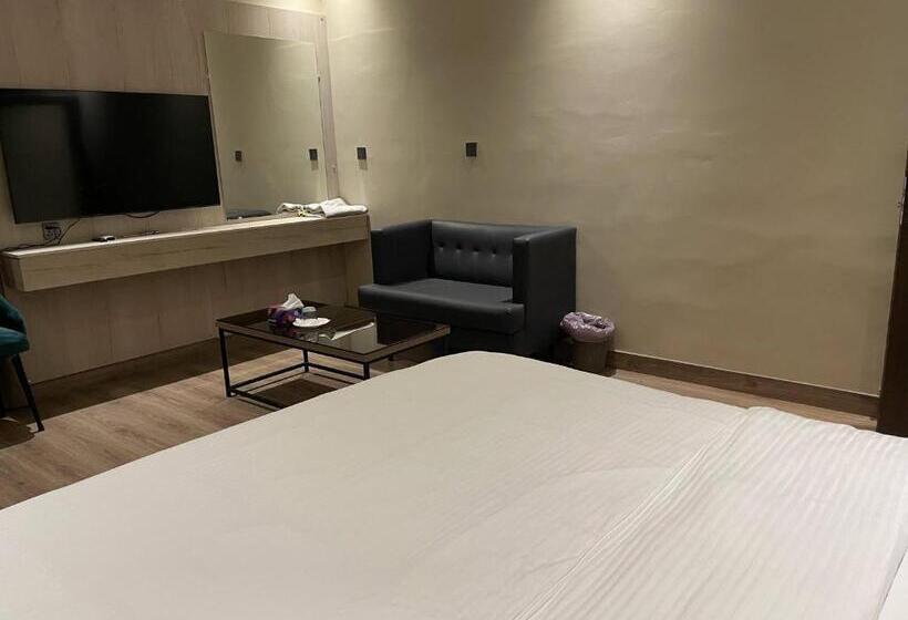 سوئیت 2 خوابه, Hamsun Shahrah E Faisal