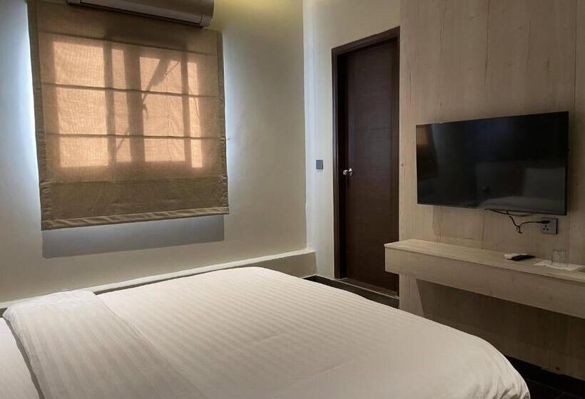 سوئیت 2 خوابه, Hamsun Shahrah E Faisal