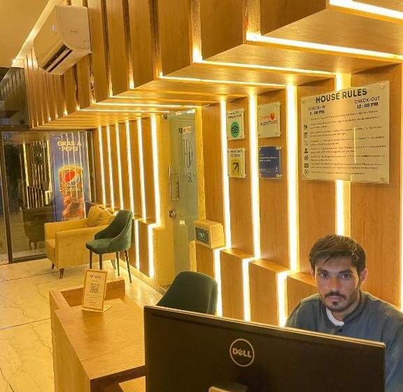 اتاق لوکس, Hamsun Shahrah E Faisal