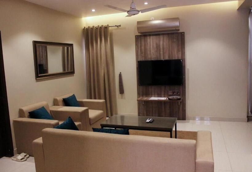 3 Bedroom Suite, Hamsun Shahrah E Faisal