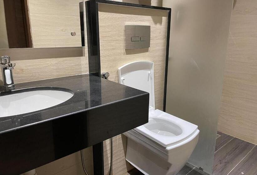 سوئیت 2 خوابه, Hamsun Shahrah E Faisal