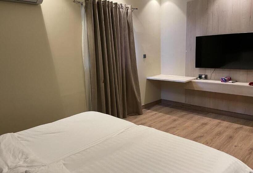 سوئیت 2 خوابه, Hamsun Shahrah E Faisal