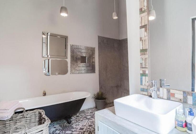 Люкс Вид на Бассейн, Veranda House Boutique Accommodation