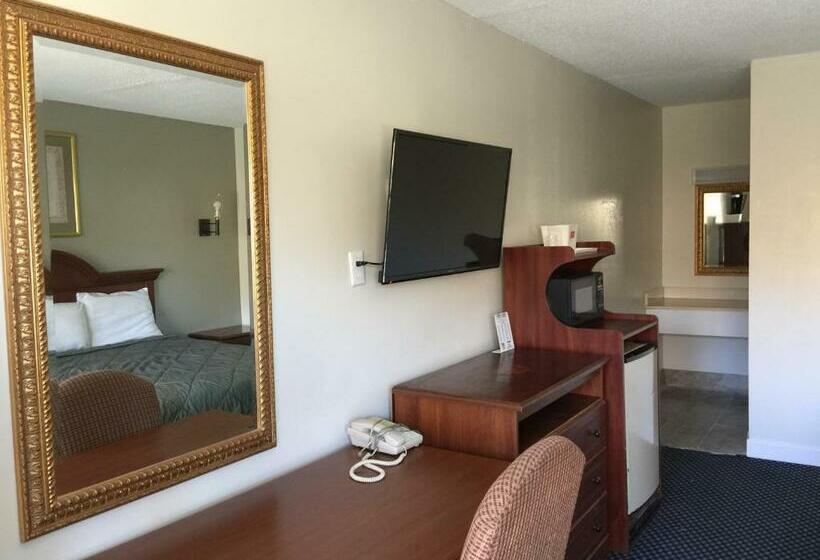Номер Стандарт 2 Двуспальные Кровати, Red Carpet Inn & Suites   Danville