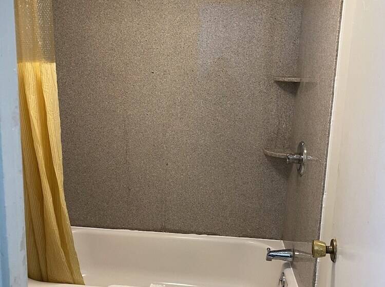 Номер Стандарт 2 Двуспальные Кровати, Red Carpet Inn & Suites   Danville