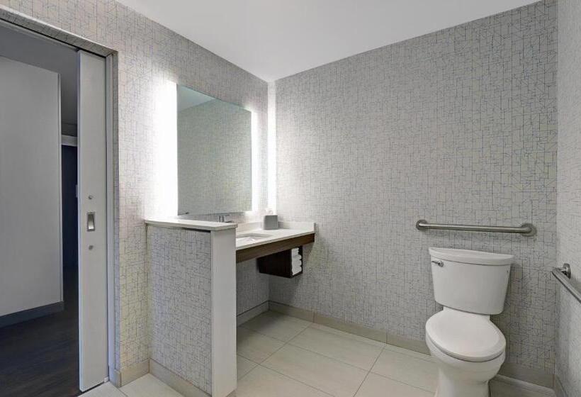 适合残疾人使用的标准间, Holiday Inn Express   Kingston West, An Ihg