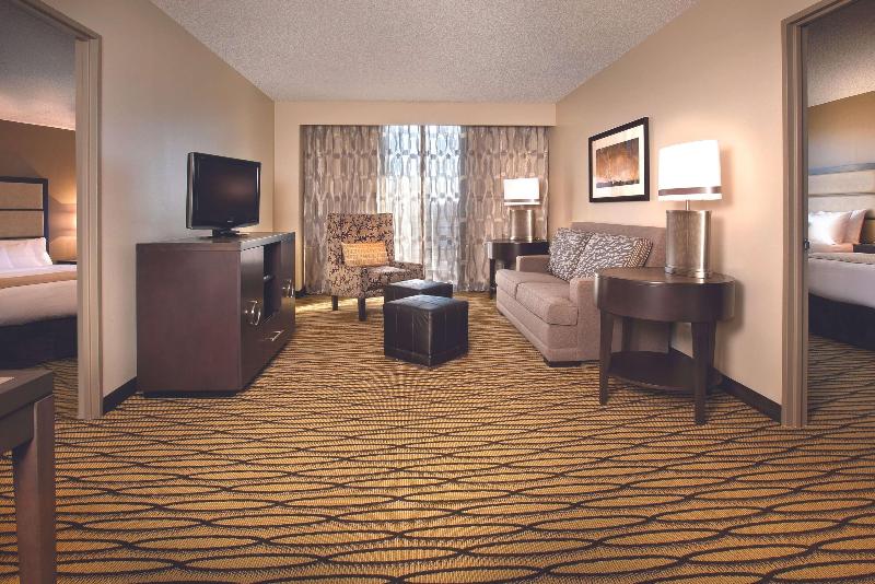 Люкс 2 Спальни, Doubletree Suites By Hilton Austin Downtown Capitol