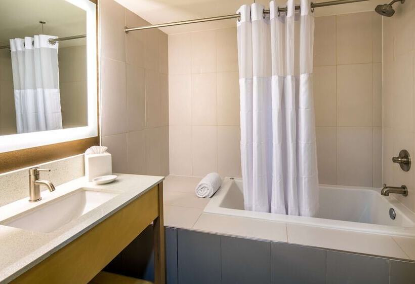 스위트, Red Lion Inn And Suites Everett