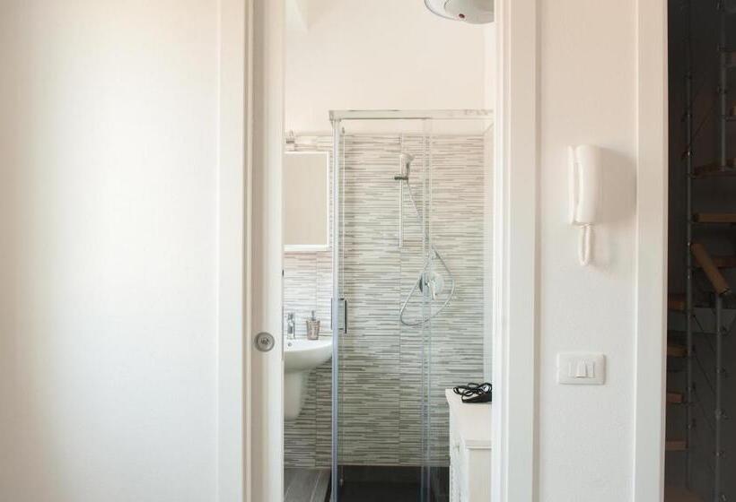 اتاق لوکس, Casa Vacanze B&b Uccialì