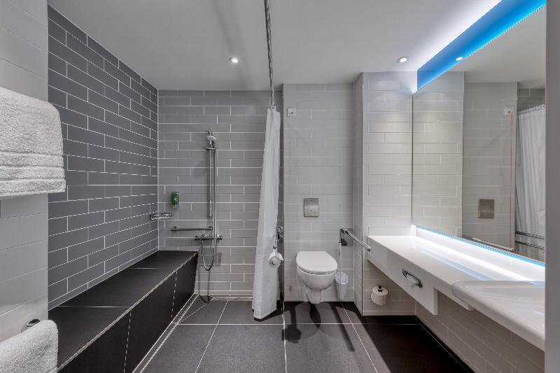 Номер Стандарт Адаптированный для Инвалидов, Holiday Inn Express Göttingen, An Ihg