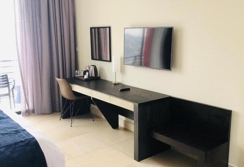 اتاق لوکس با بالکن, Mythos Boutique