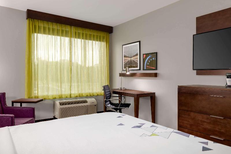 Номер Стандарт, La Quinta Inn & Suites By Wyndham Braselton