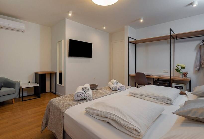 اتاق لوکس با چشم‌انداز باغ, Seven Seas Residence