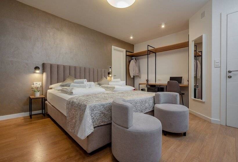 اتاق لوکس با چشم‌انداز شهر, Seven Seas Residence