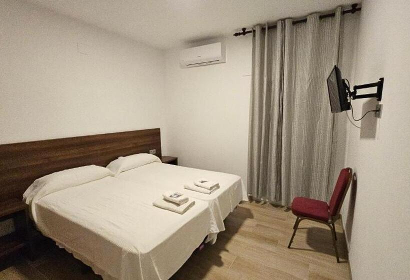 Номер Стандарт Вид на Озеро, Hostal Restaurante El Cruce