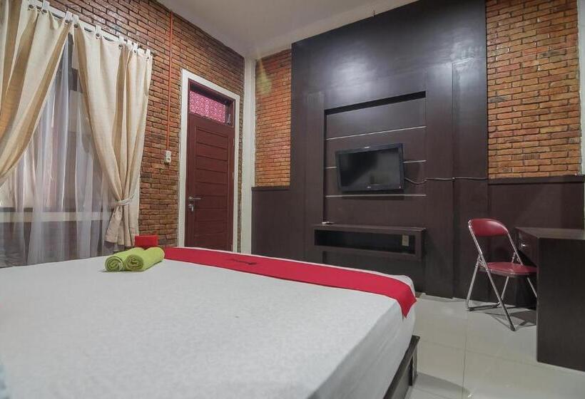 Полулюкс, Reddoorz Plus Near Cambridge City Square 2