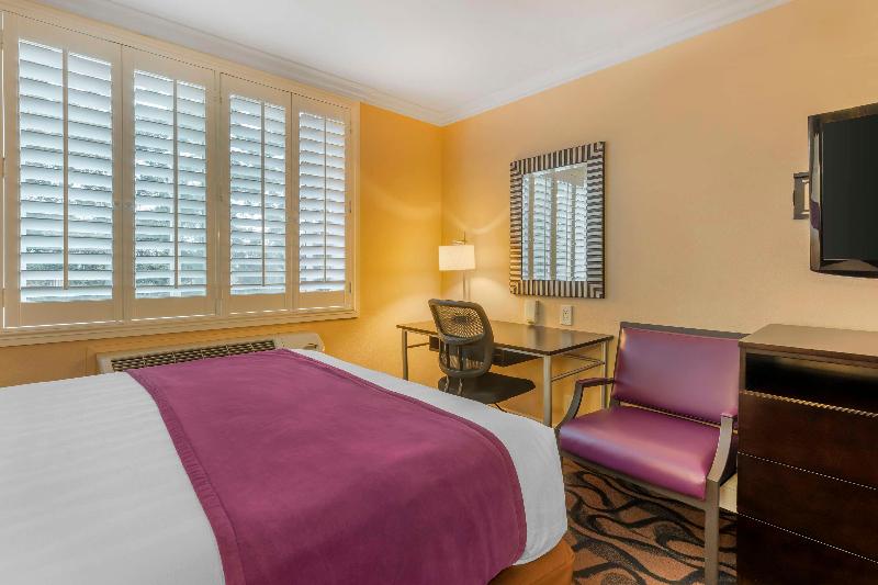 Номер Deluxe, Reddoorz Plus Near Cambridge City Square 2