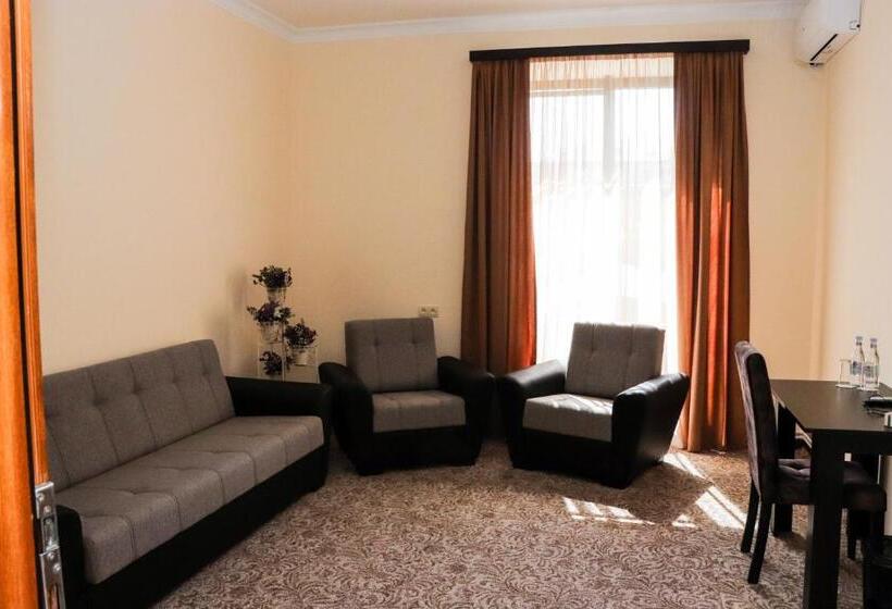 اتاق خانوادگی, Yerevan Centre