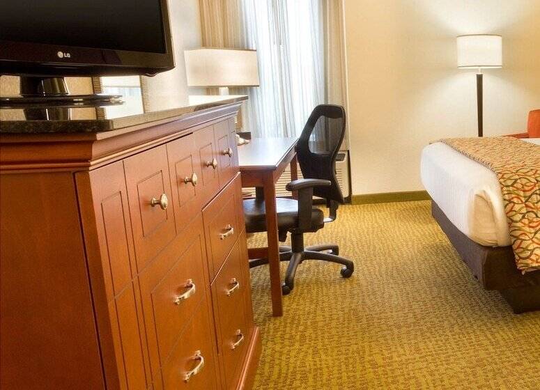 اتاق لوکس, Drury Inn & Suites Charlotte University Place