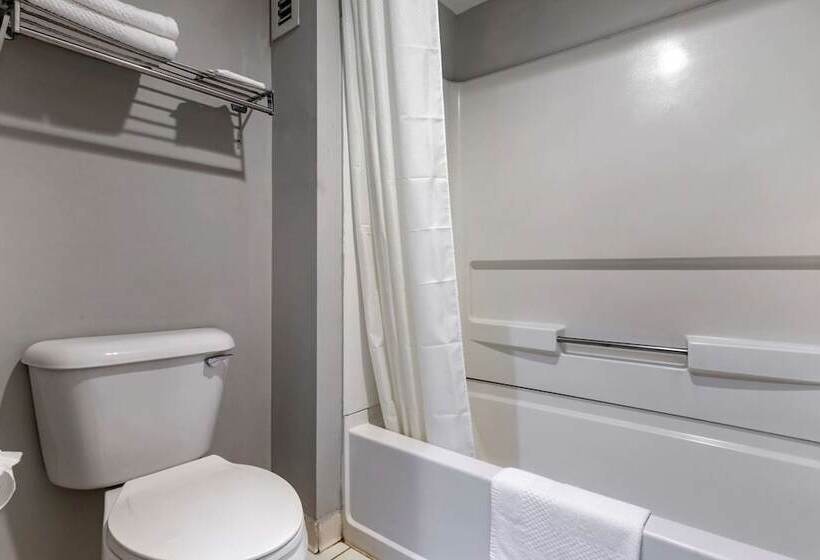 带2个双人床的标准工作室, Econo Lodge