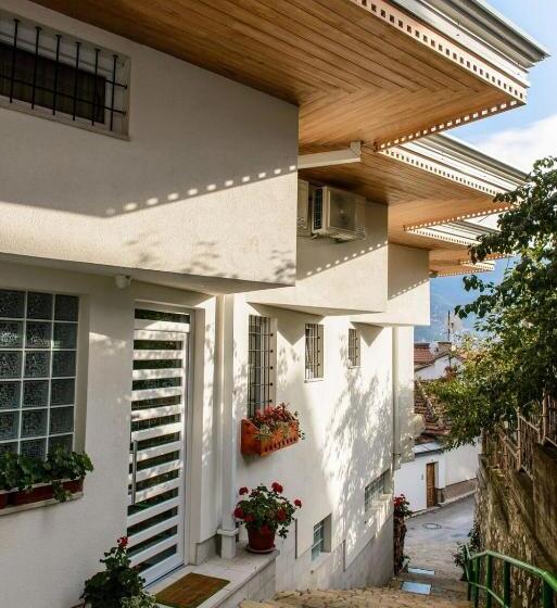 استودیو خانوادگی, Residence Mahala