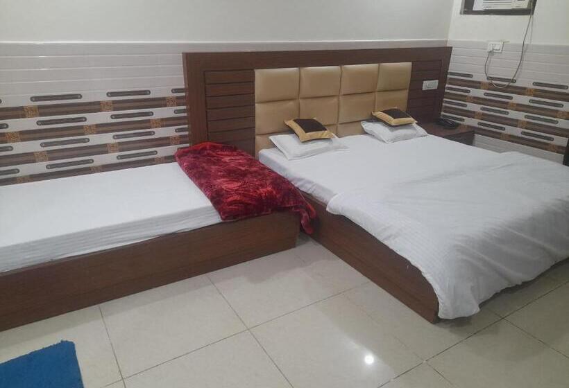 Трехместный Номер Deluxe, Abrol Residency
