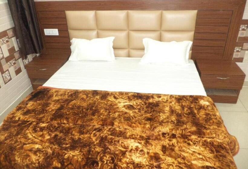 Номер Deluxe, Abrol Residency