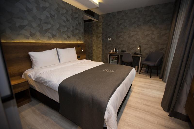 Quarto Estandar, Emens