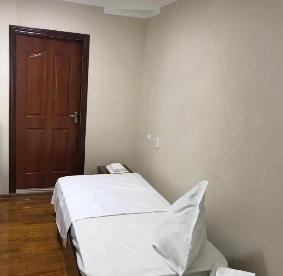 تختخواب در اتاق مشترک, Astoria B&b