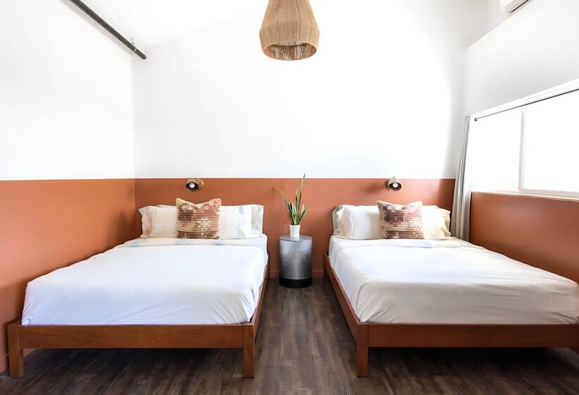 패밀리 스위트, Mellow Moon Lodge