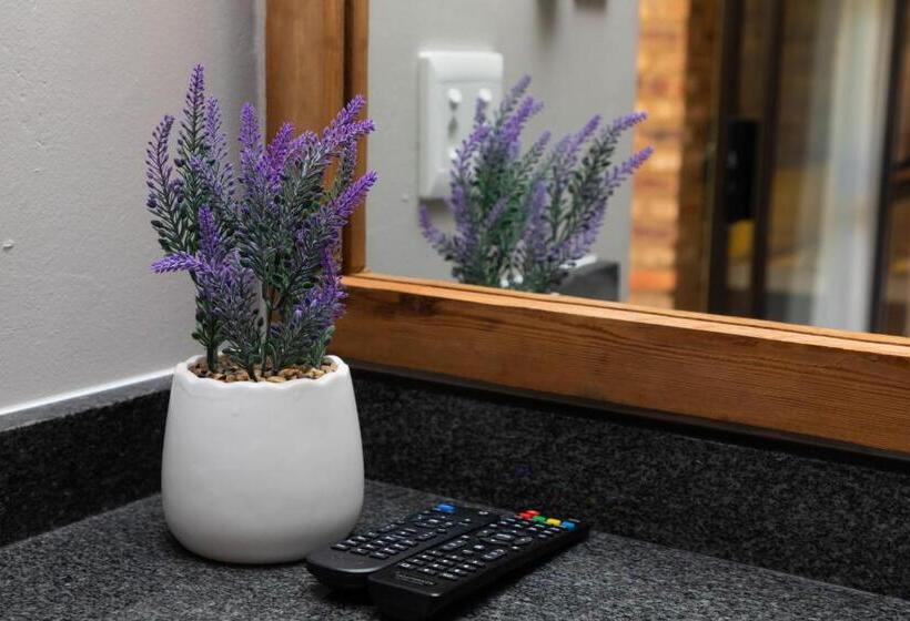 اتاق سوپریور با تخت بزرگ, Opstal Gastehuis