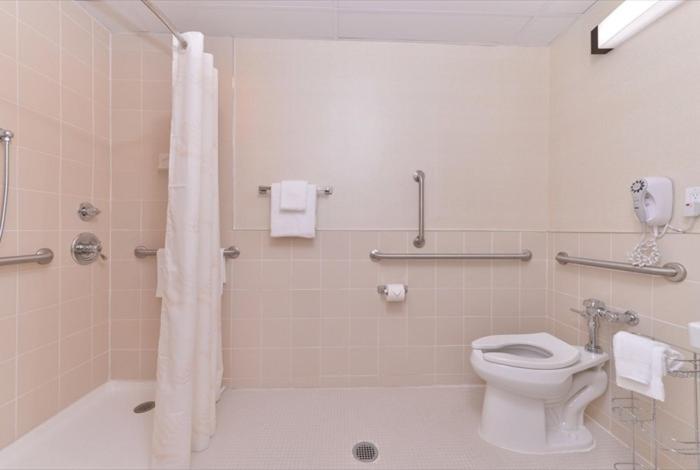 适合残疾人士使用的套间, Comfort Inn Syossetlong Island