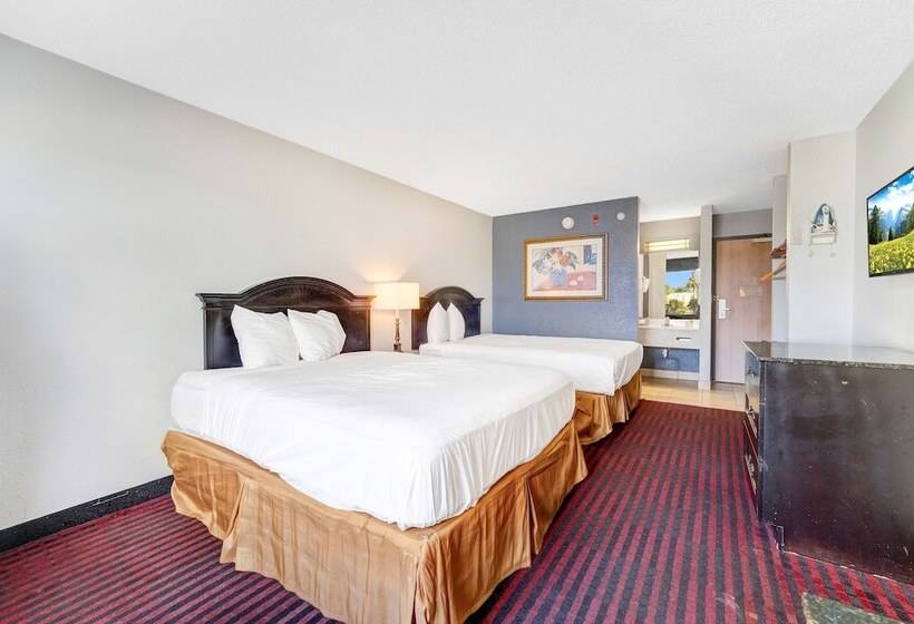 Номер Стандарт 2 Двуспальные Кровати, Super 8 By Wyndham Orlando Near Florida Mall