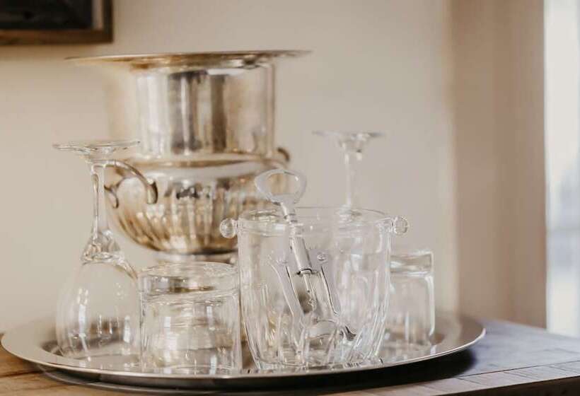 Номер Базовый Двуспальная Кровать, Garrison Inn Boutique