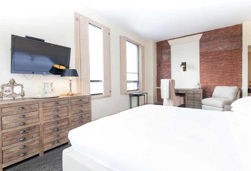 Номер Базовый Двуспальная Кровать, Garrison Inn Boutique