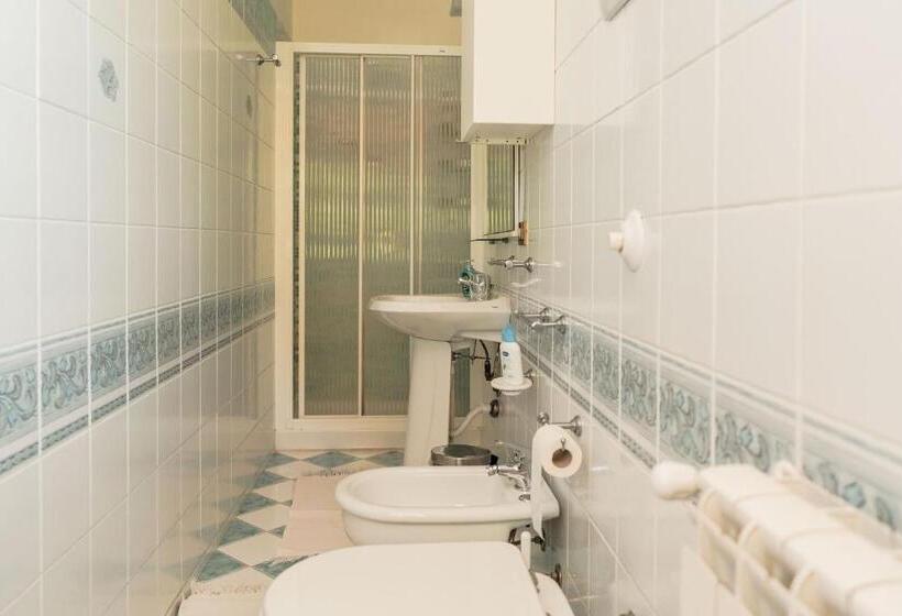 اتاق استاندارد سه نفره, B&b Elvira Al Duomo