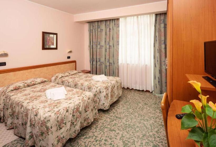اتاق استاندارد چهار تخته, B&b Euro