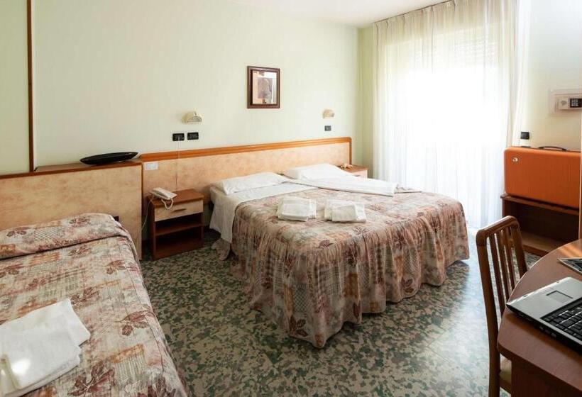 اتاق استاندارد چهار تخته, B&b Euro