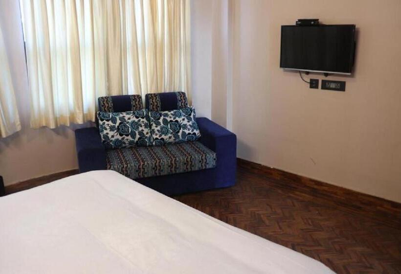 Deluxe Room King Size Bed, Rinchen