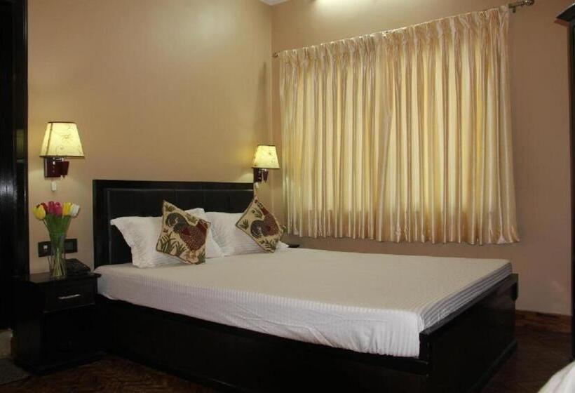 Deluxe Room Queen Bed, Rinchen