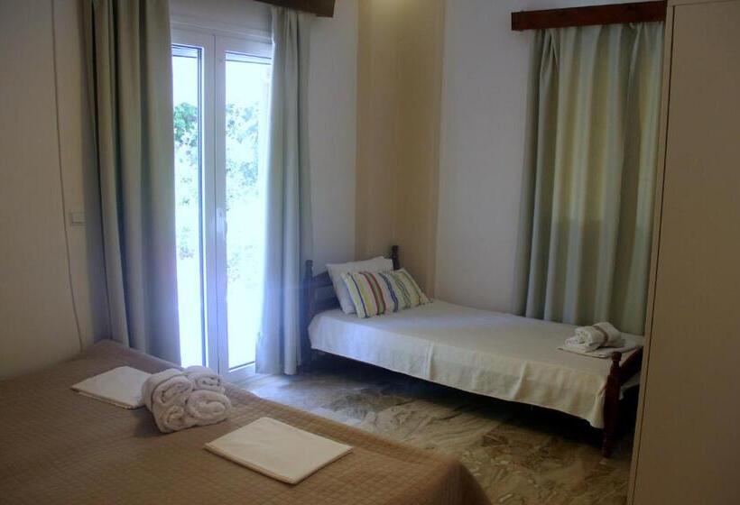اتاق استاندارد سه تخته با بالکن, Giota Rooms