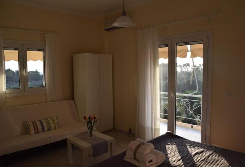 اتاق استاندارد سه تخته با بالکن, Giota Rooms