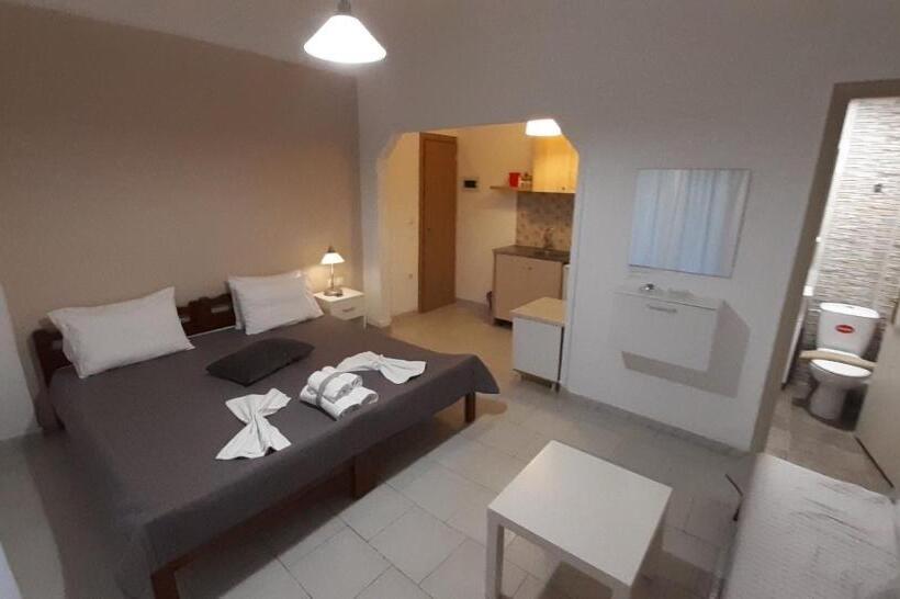 اتاق ساده سه‌ نفره, Giota Rooms
