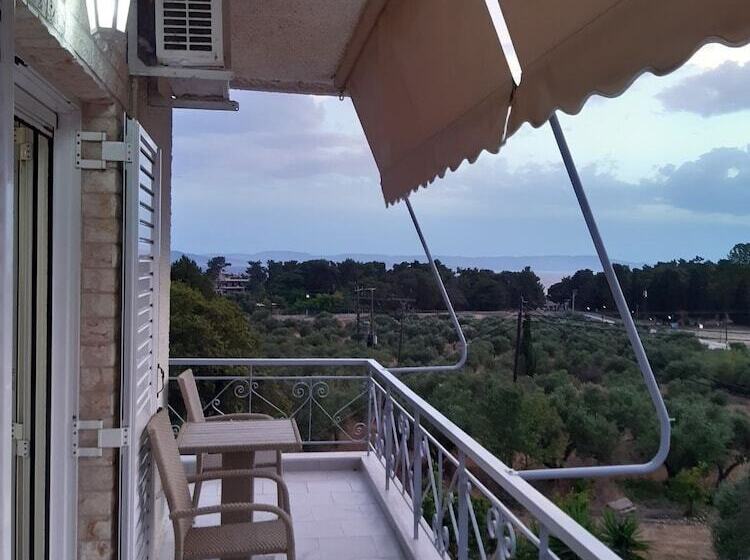 اتاق ساده سه‌ نفره, Giota Rooms