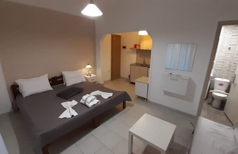 اتاق ساده سه‌ نفره, Giota Rooms