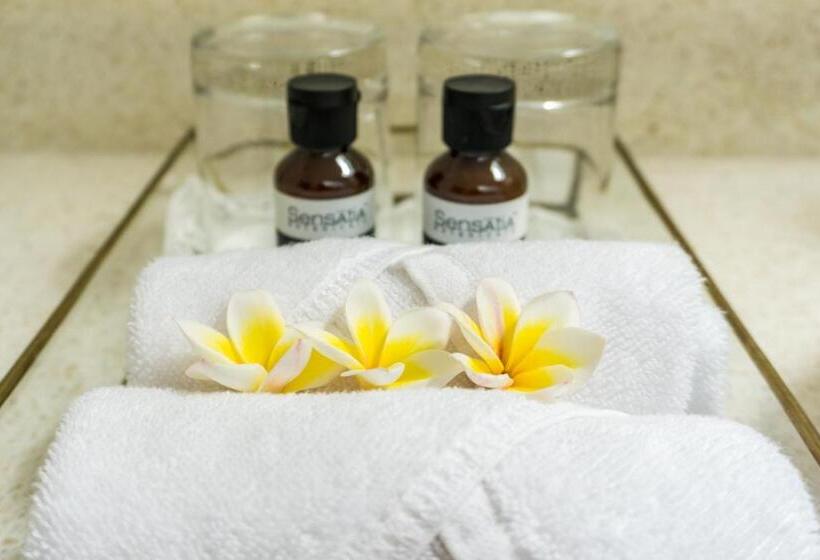 اتاق استاندارد با چشم‌انداز استخر, The Capital Hotel And Resort Seminyak